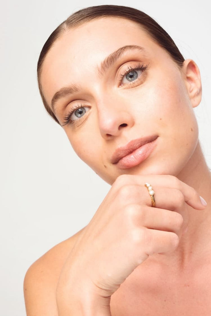 The Pearl Row Ring Gold