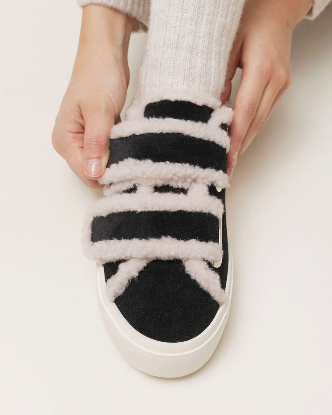 Shearling Low Velcro Black