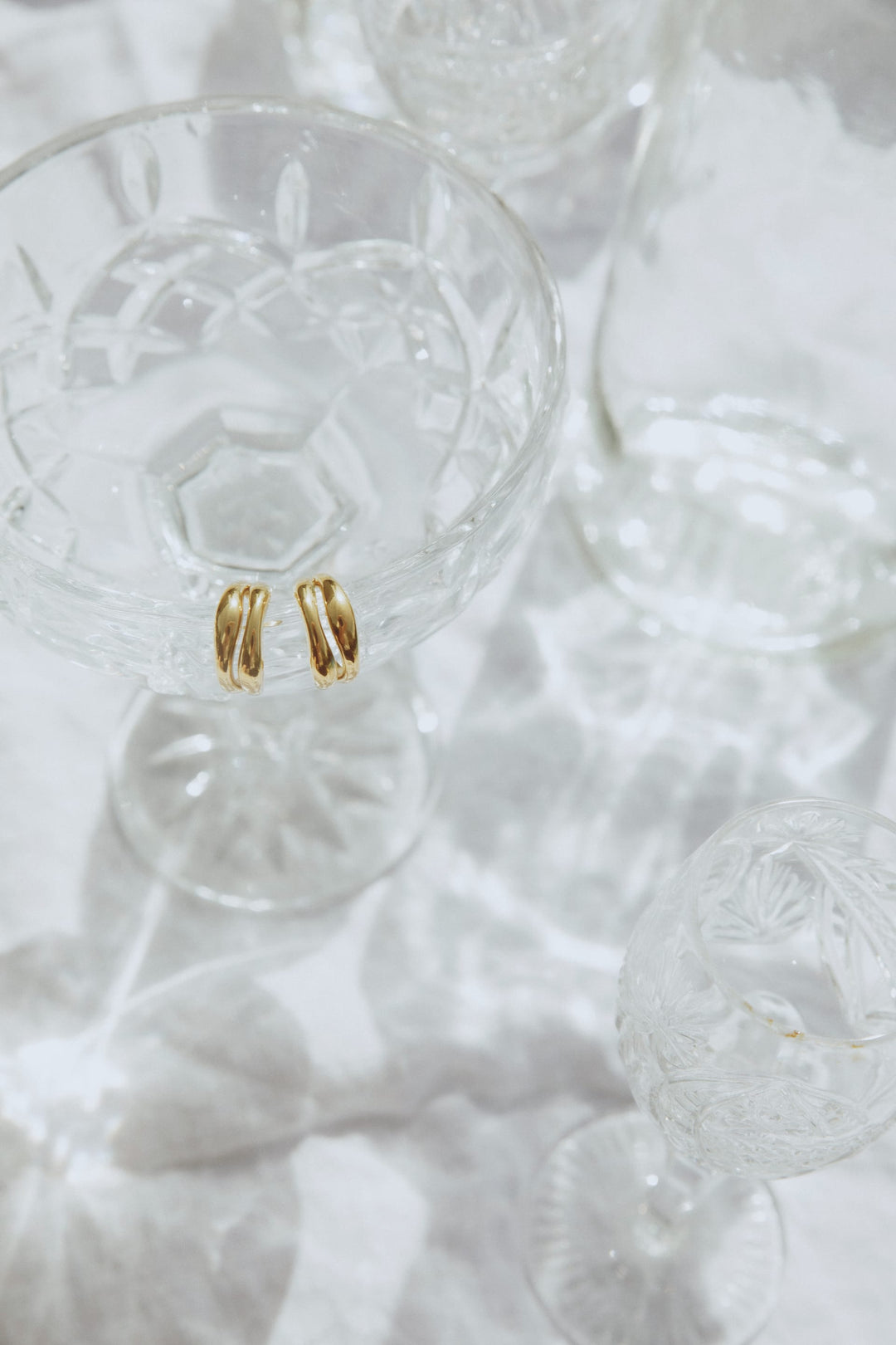 The Curved Hoops Gold