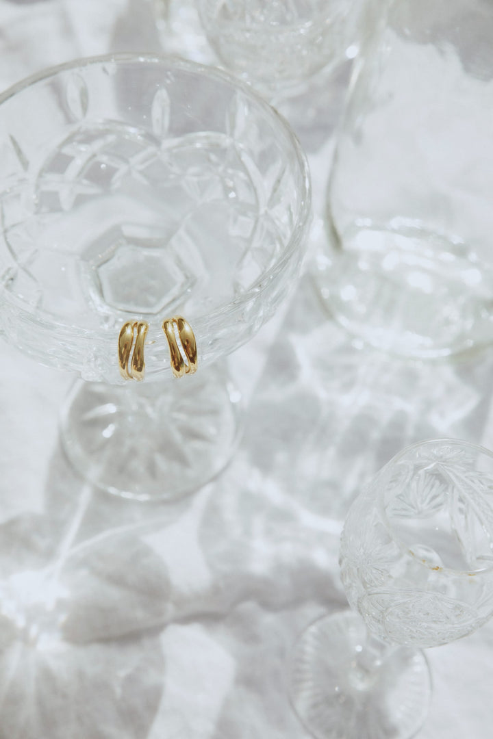 The Curved Hoops Gold