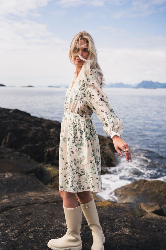 Anna Dress AOP Green Tint Flower
