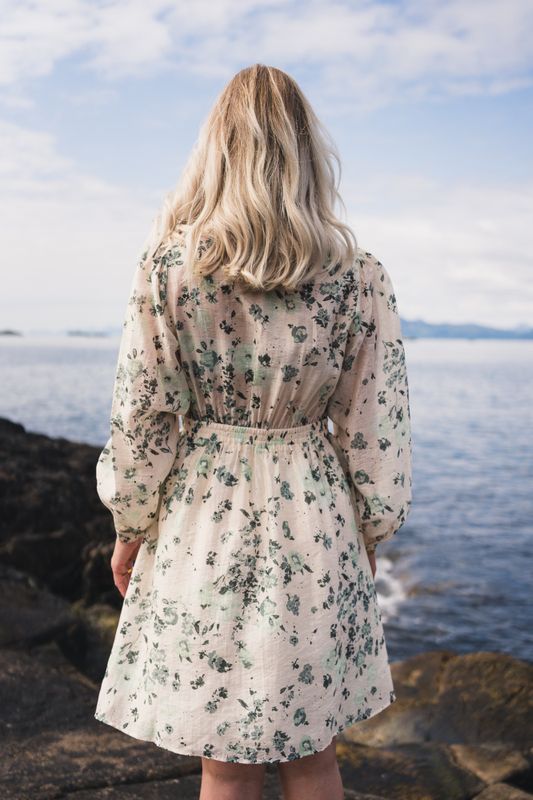 Anna Dress AOP Green Tint Flower