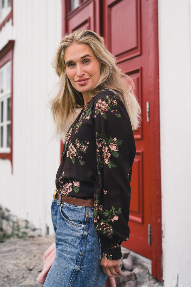 Irene V Shirt Misty Rose Flower