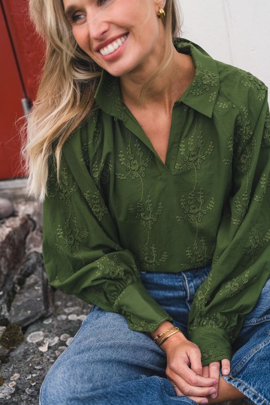 Camilla Top EMB Chive