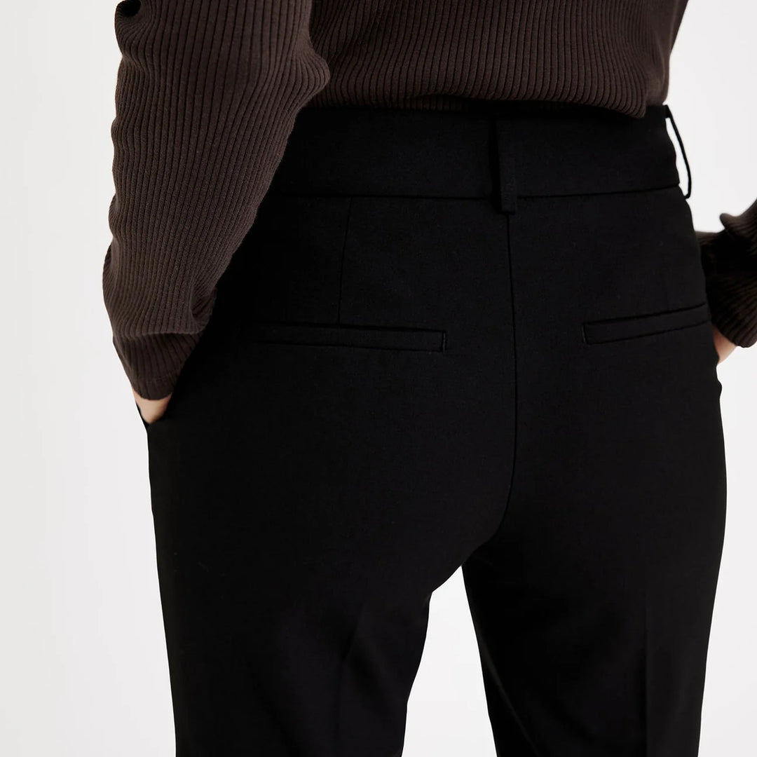 Clara FV Regular 285 Black