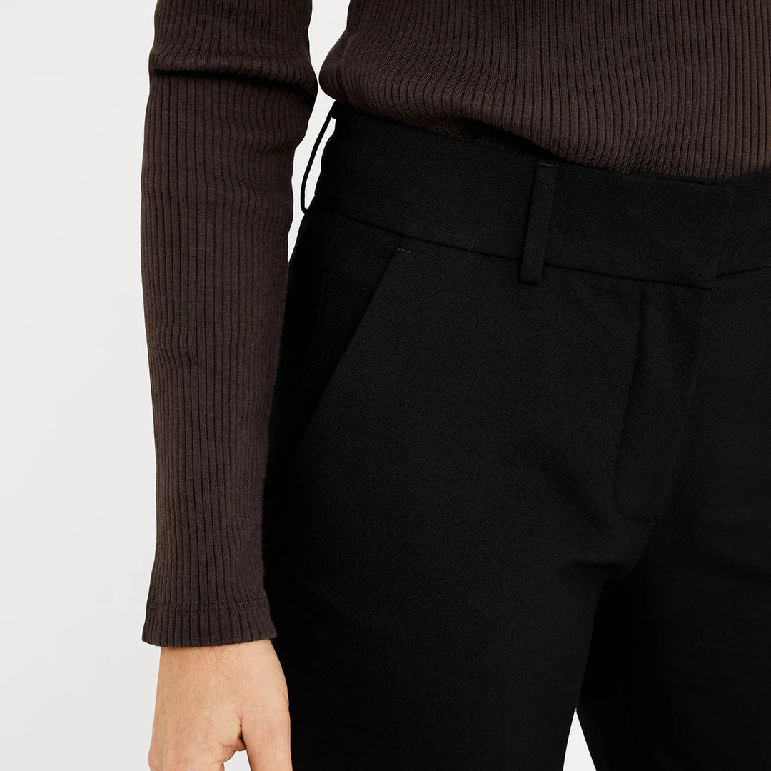 Clara FV Regular 285 Black