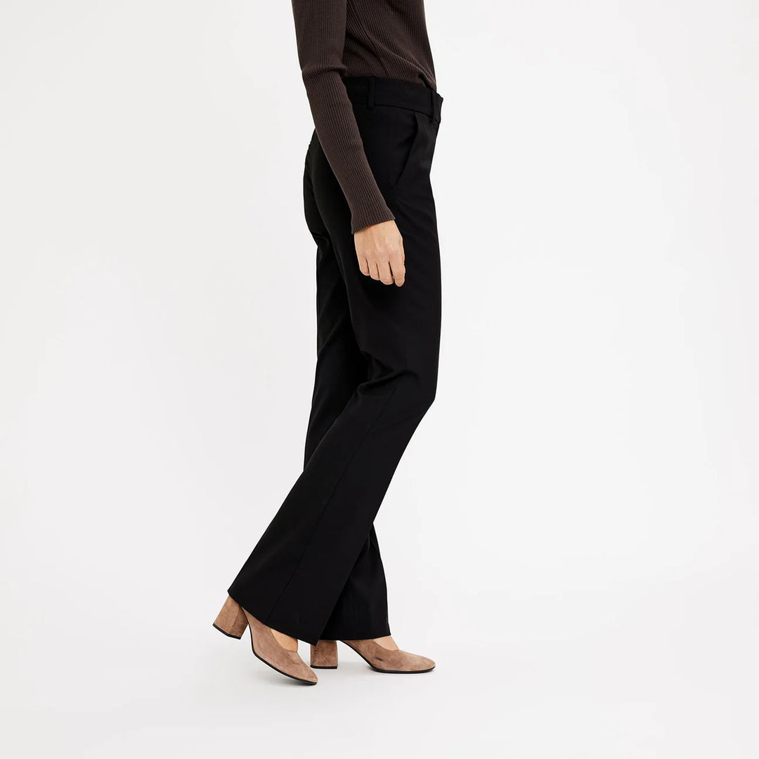 Clara FV Regular 285 Black