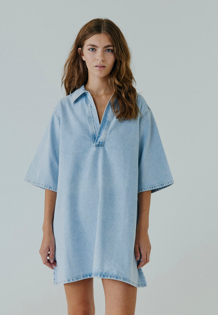 Hannali V-neck Denim Dress Light Blue Wash