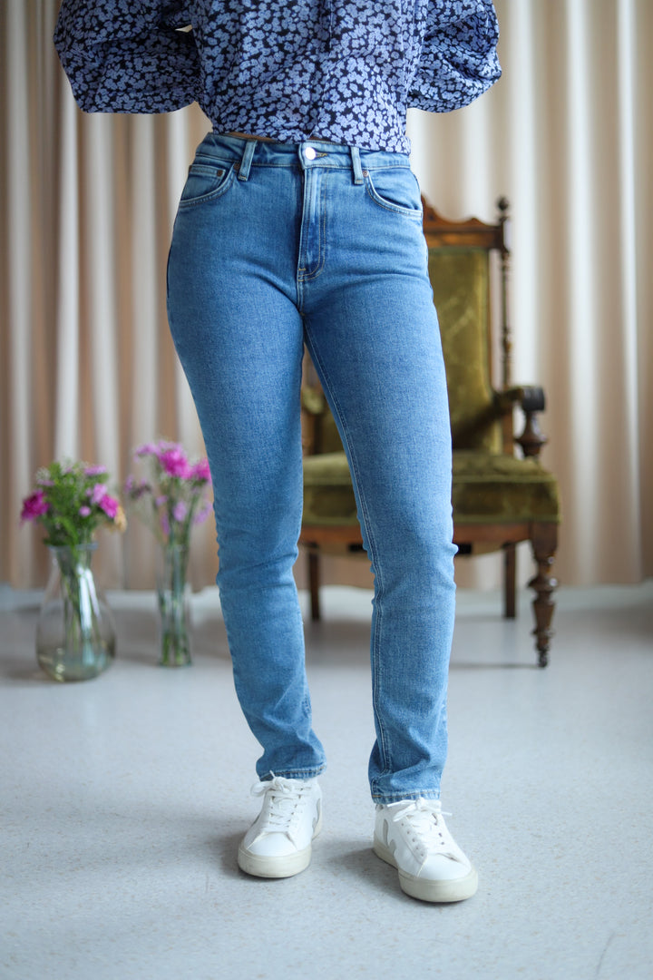 Excl Mellow Mae Blue Reality