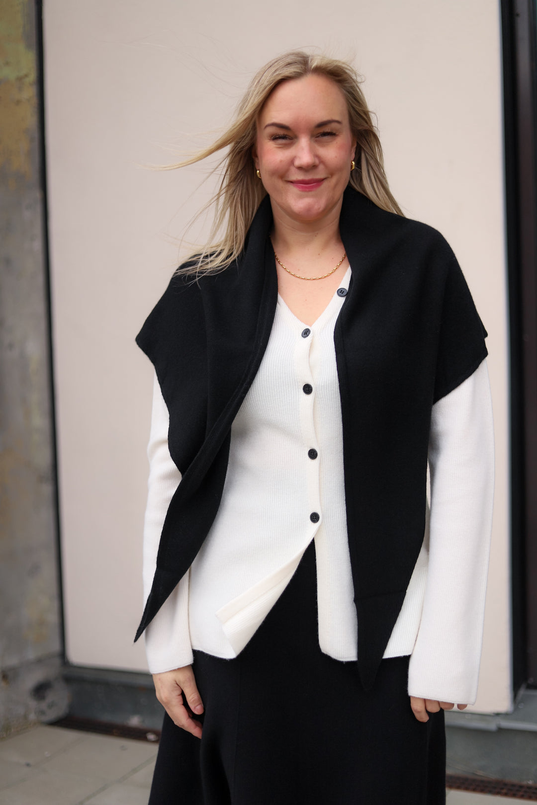 Mira Wool Cash Scarf Black