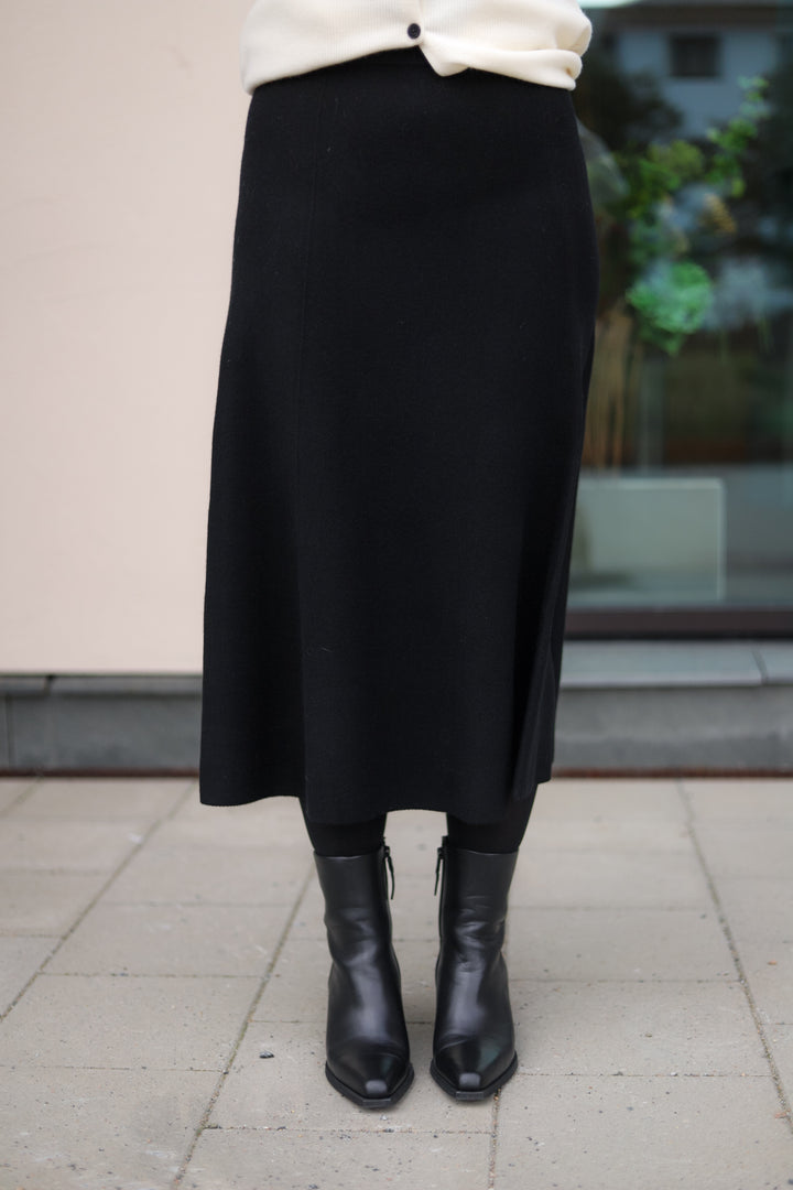 Valeria Merino Skirt Black