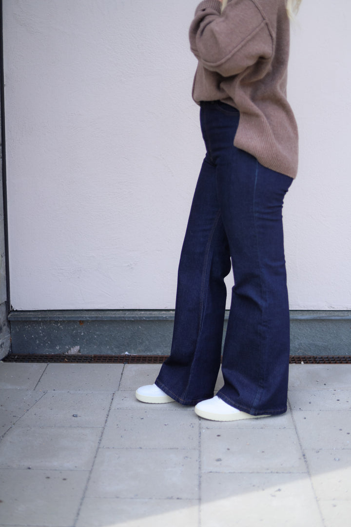 Odette FV 745 Dark Rinse Denim Regular