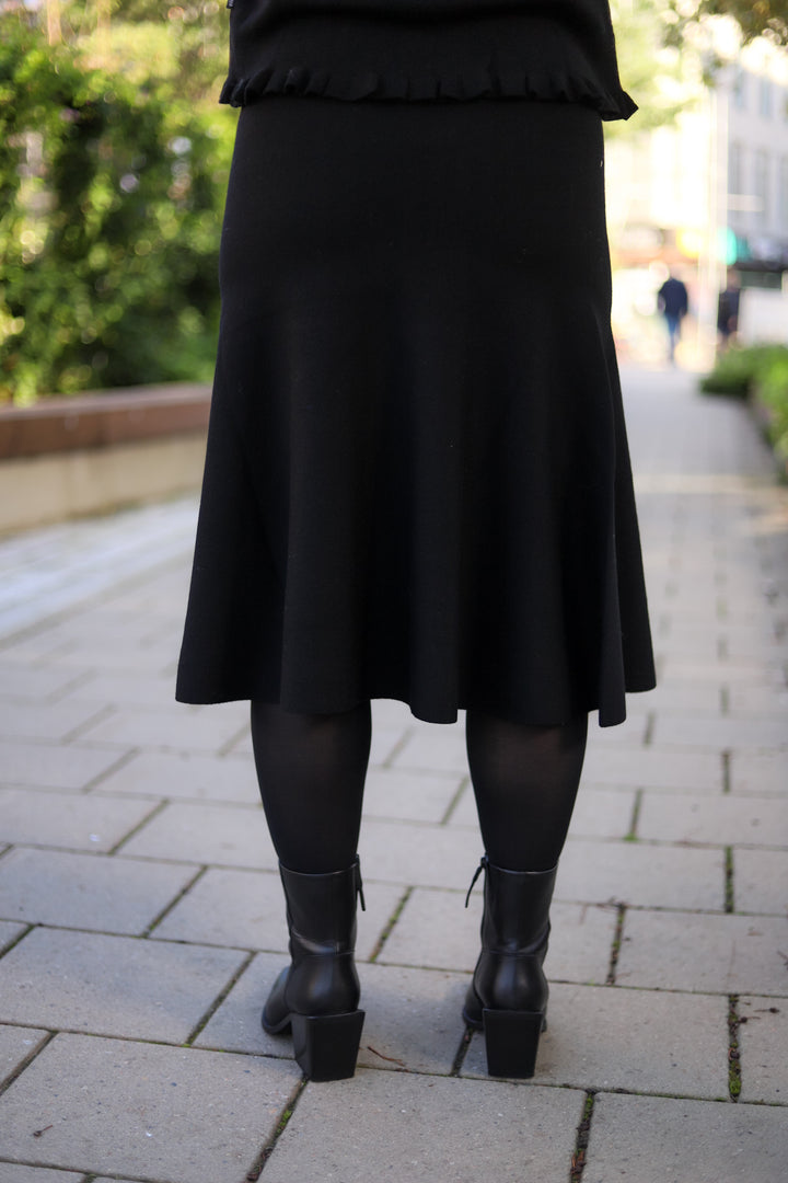 Darja Merino Skirt Black