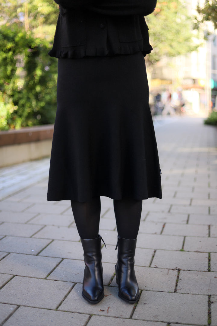Darja Merino Skirt Black