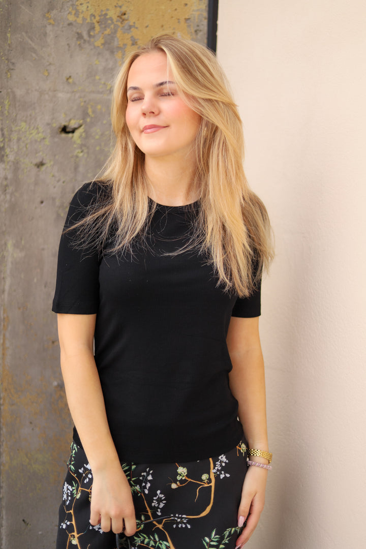 Mutula T-shirt Black