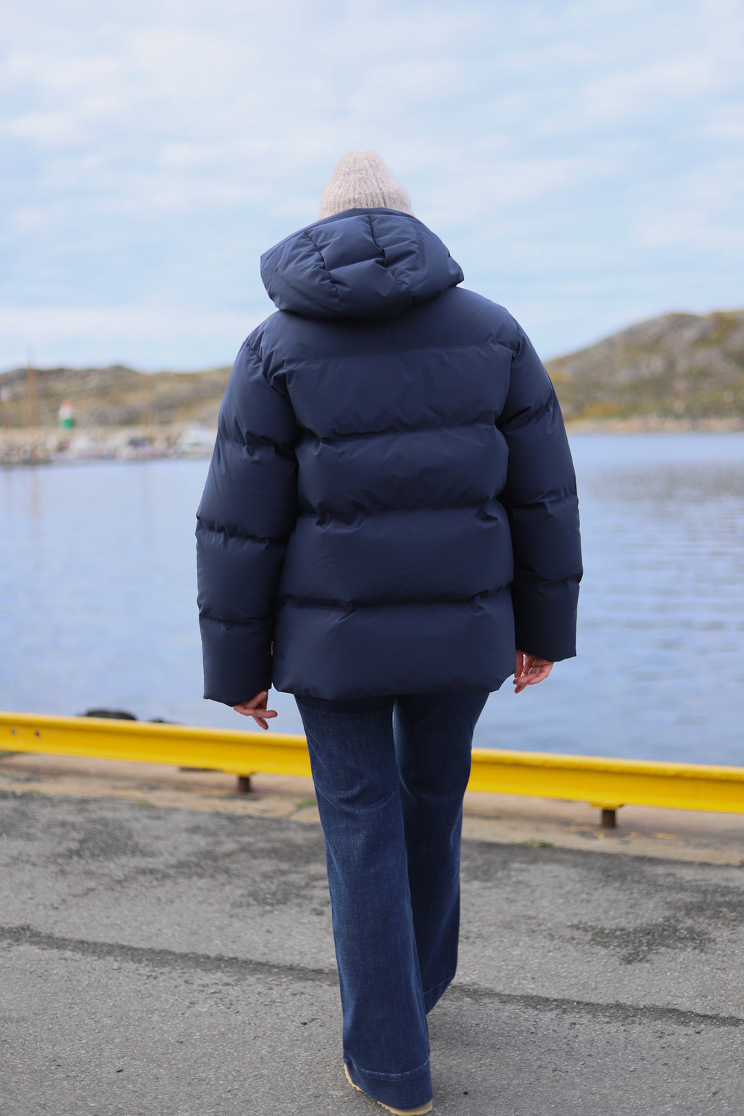 Besseggen Down Jacket Dk. Navy