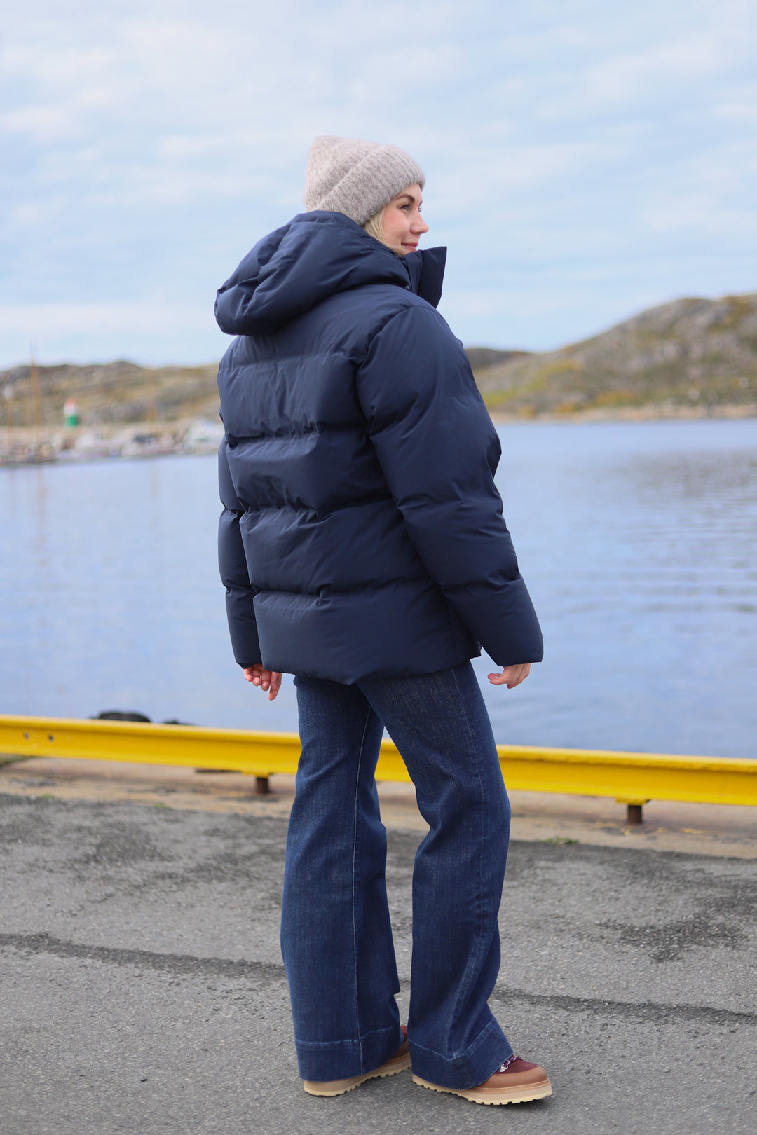 Besseggen Down Jacket Dk. Navy