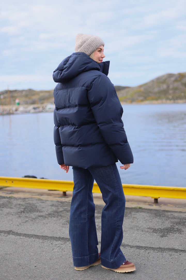 Besseggen Down Jacket Dk. Navy