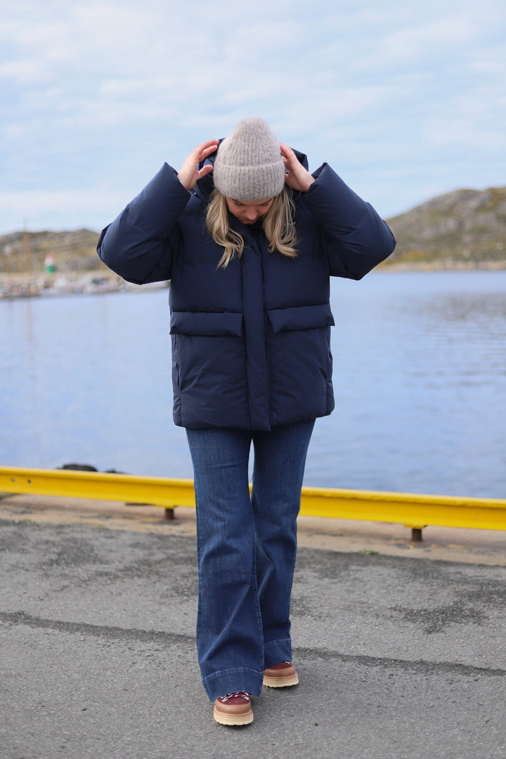Besseggen Down Jacket Dk. Navy