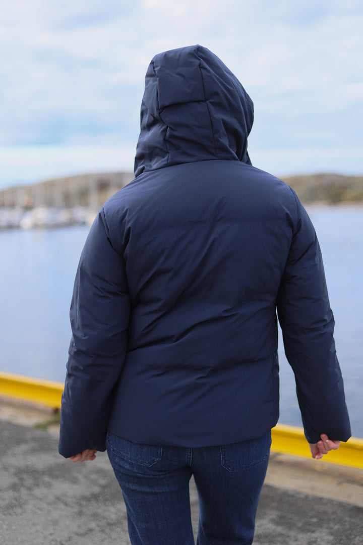 Besseggen Light Short Jacket Dk Navy