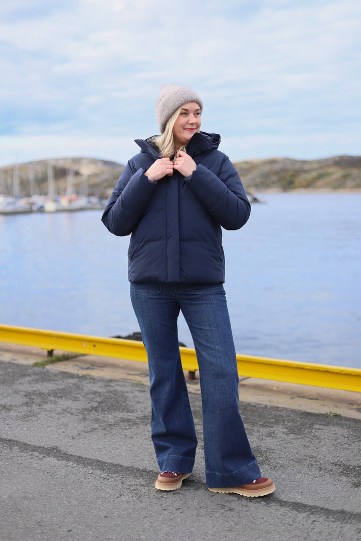 Besseggen Light Short Jacket Dk Navy