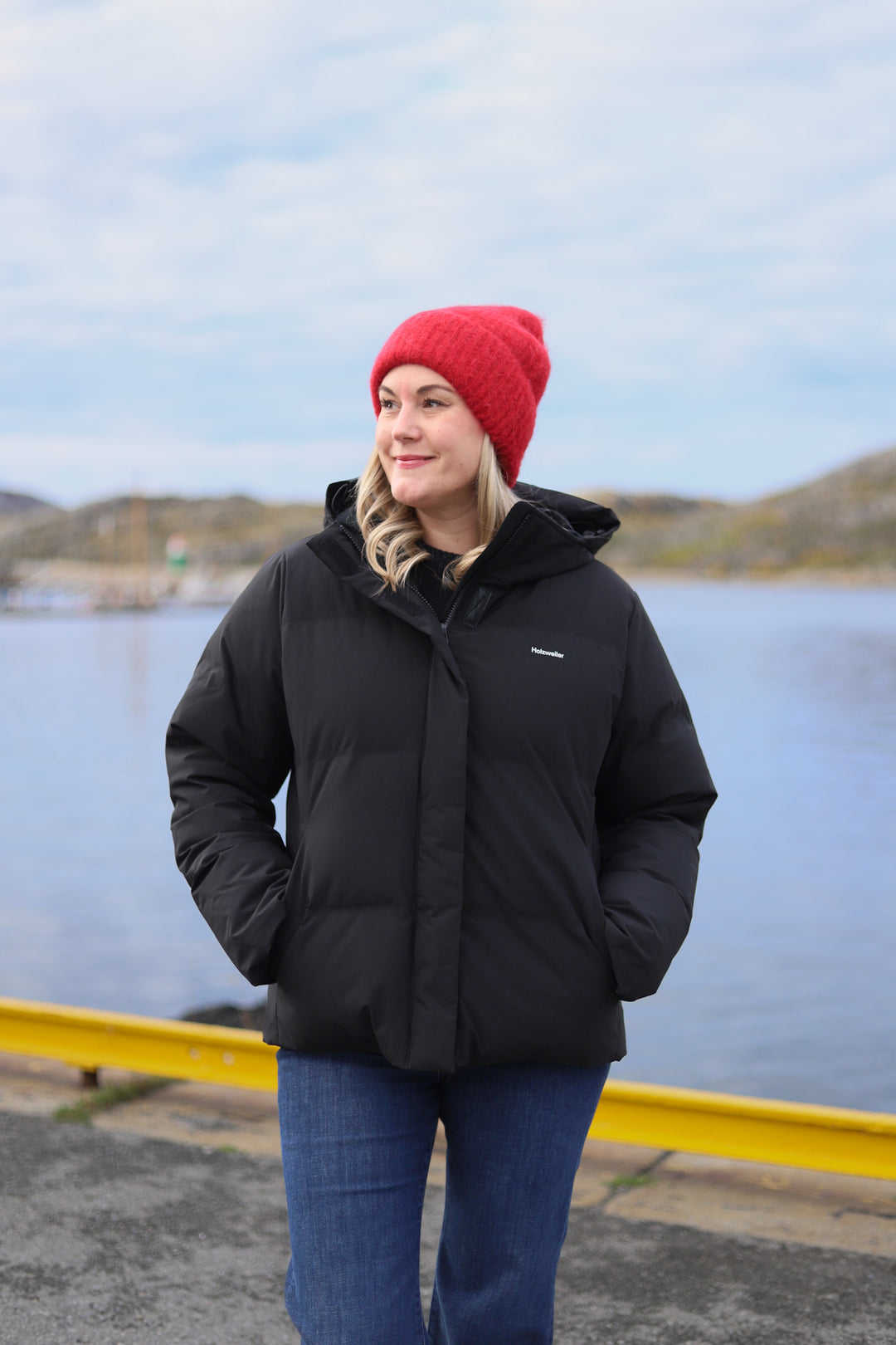 Besseggen Light Short Jacket Black