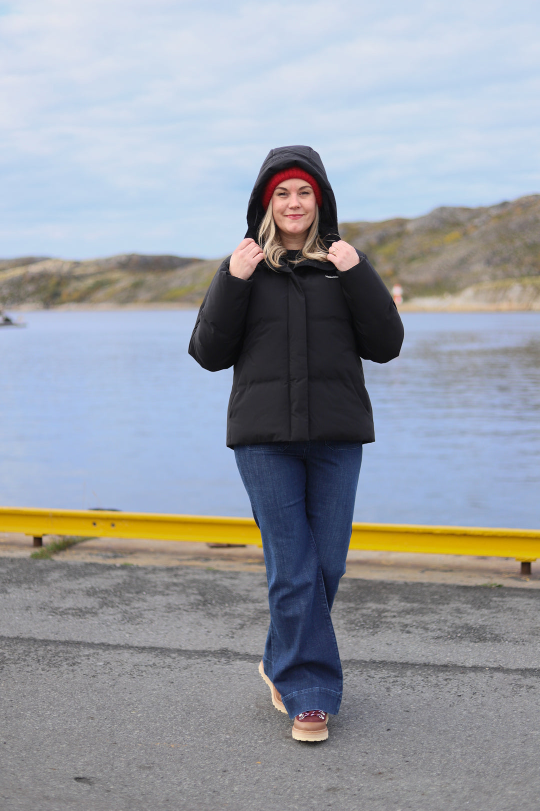 Besseggen Light Short Jacket Black