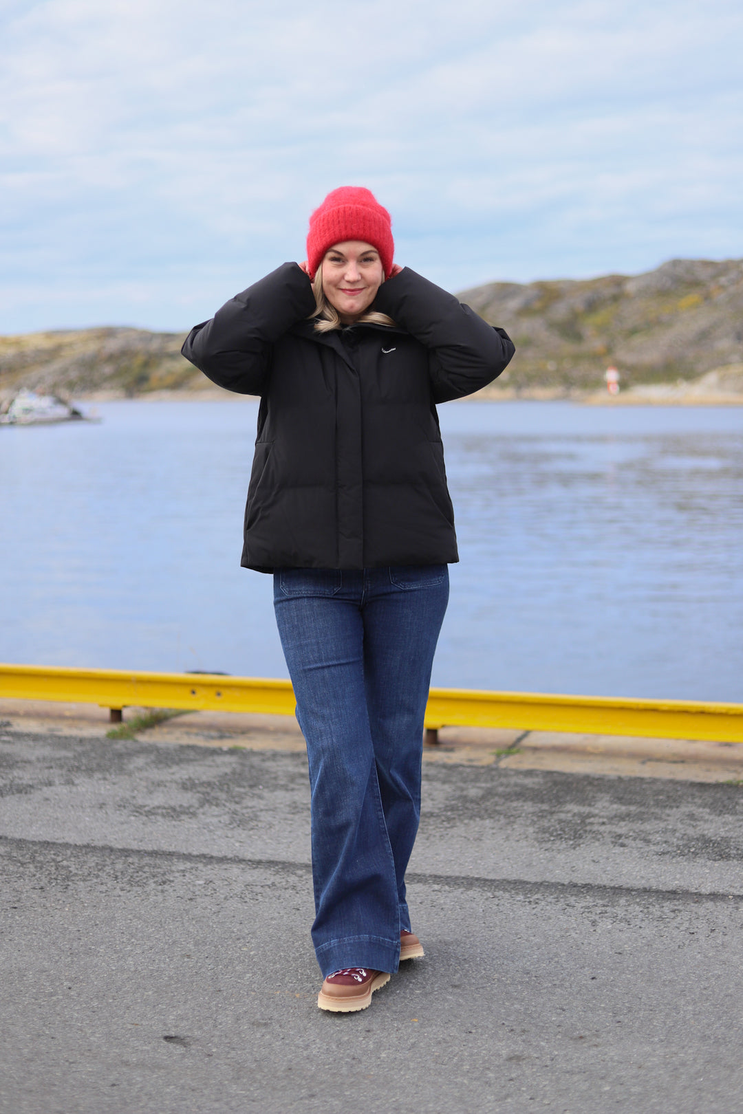 Besseggen Light Short Jacket Black