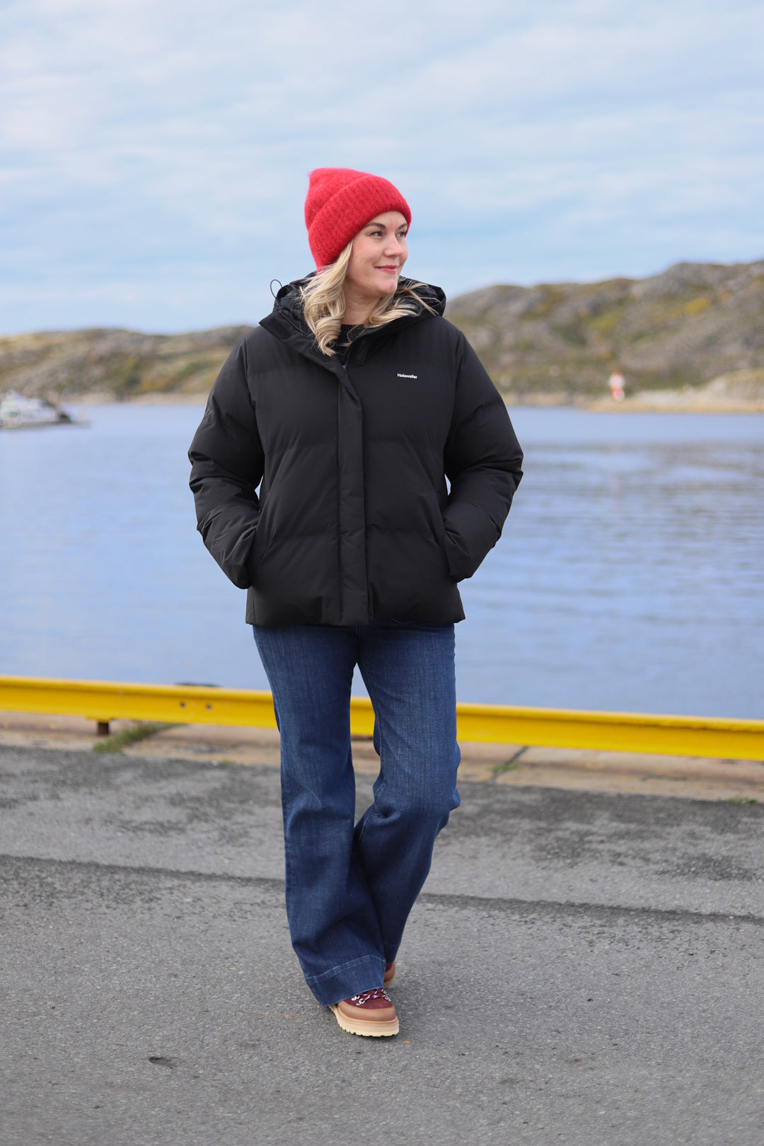Besseggen Light Short Jacket Black
