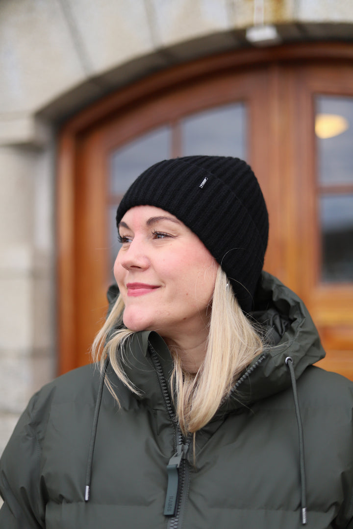 Alba Cashmere Beanie Black