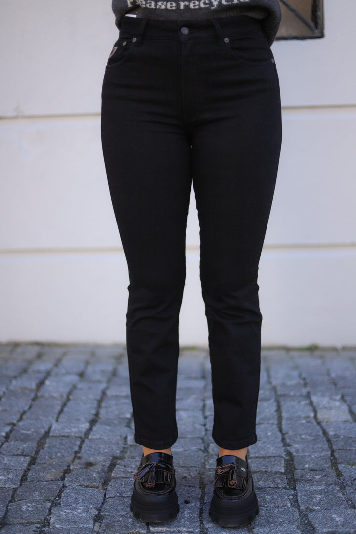 Malena F The Black Caspar Stone Black