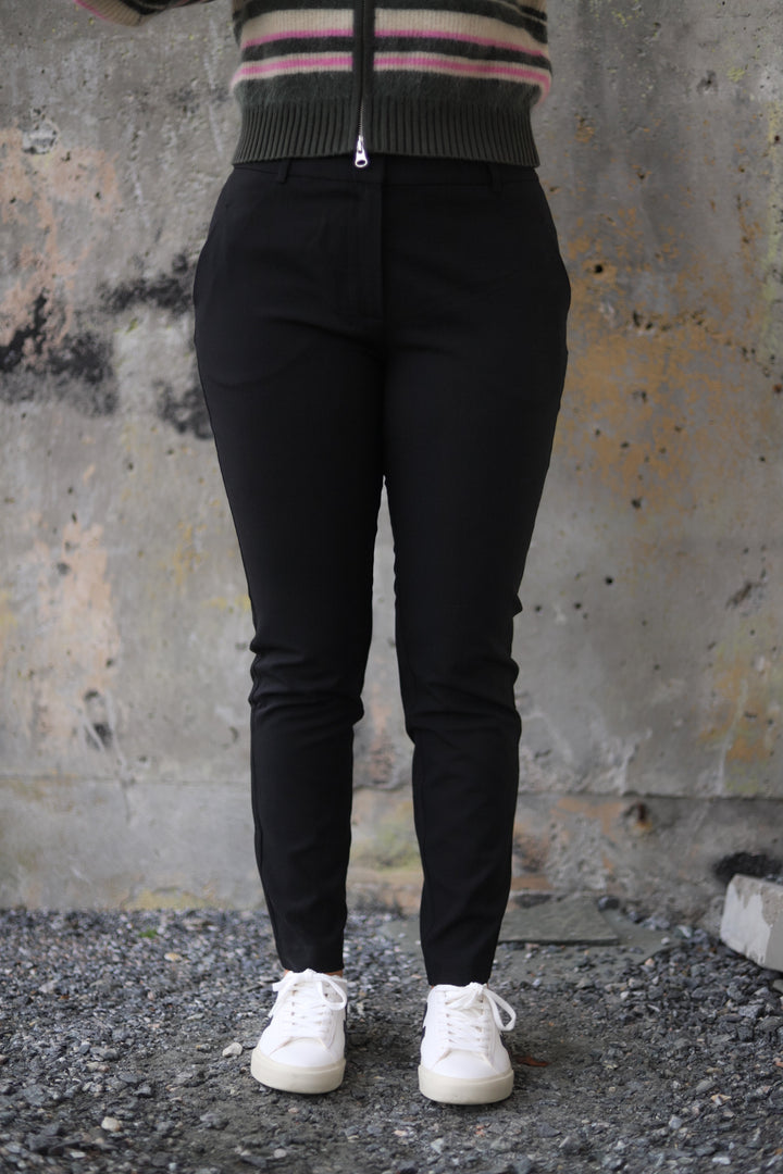 Kylie FV Crop 396 Black