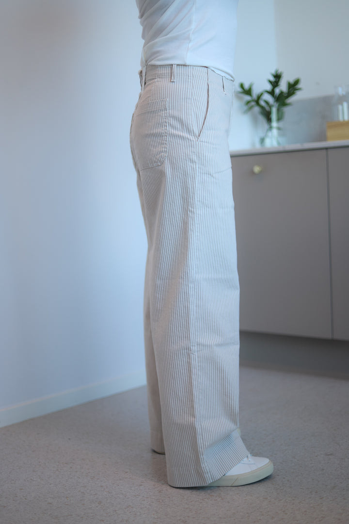 Erika FV 825 Oat Milk Stripe Regular