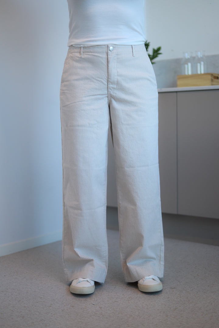 Erika FV 825 Oat Milk Stripe Regular