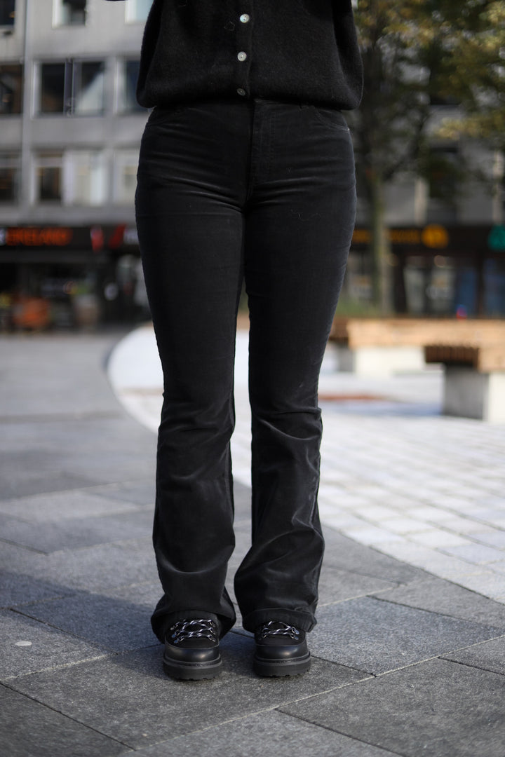 Naomi FV 618 Black Fine Corduroy