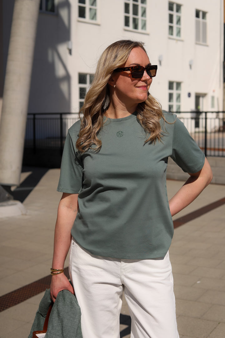 Melea Icon Tee Laurel W/Cilant