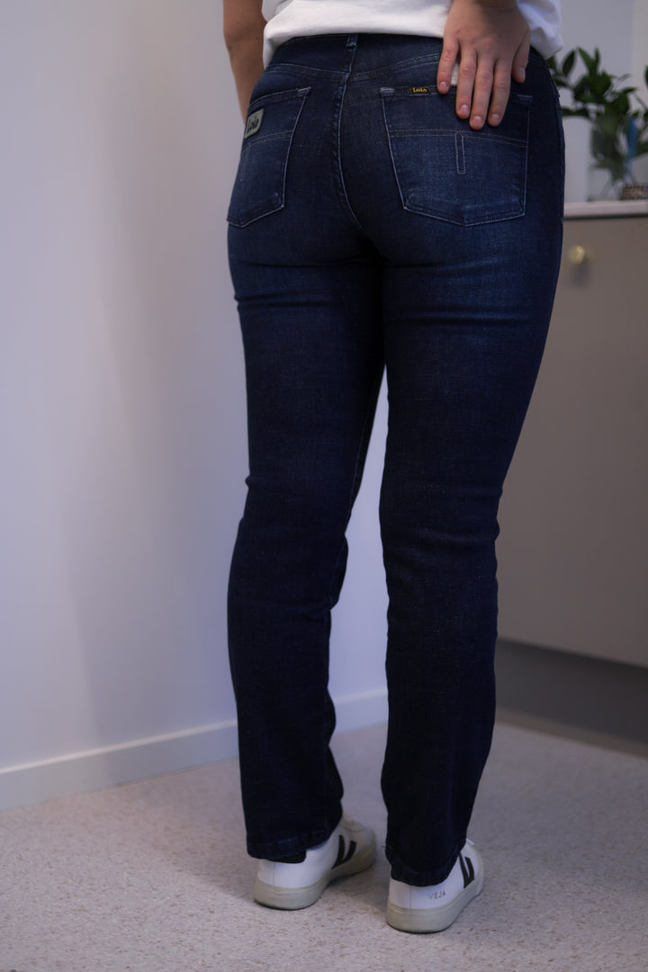 Malena F Hyper Dark Faint