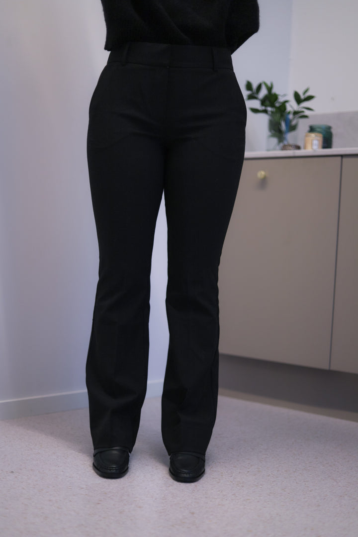 Clara FV Regular 285 Black