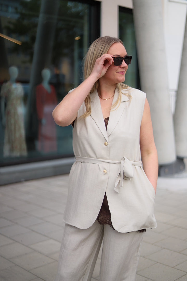 Aphandra Vest Sand