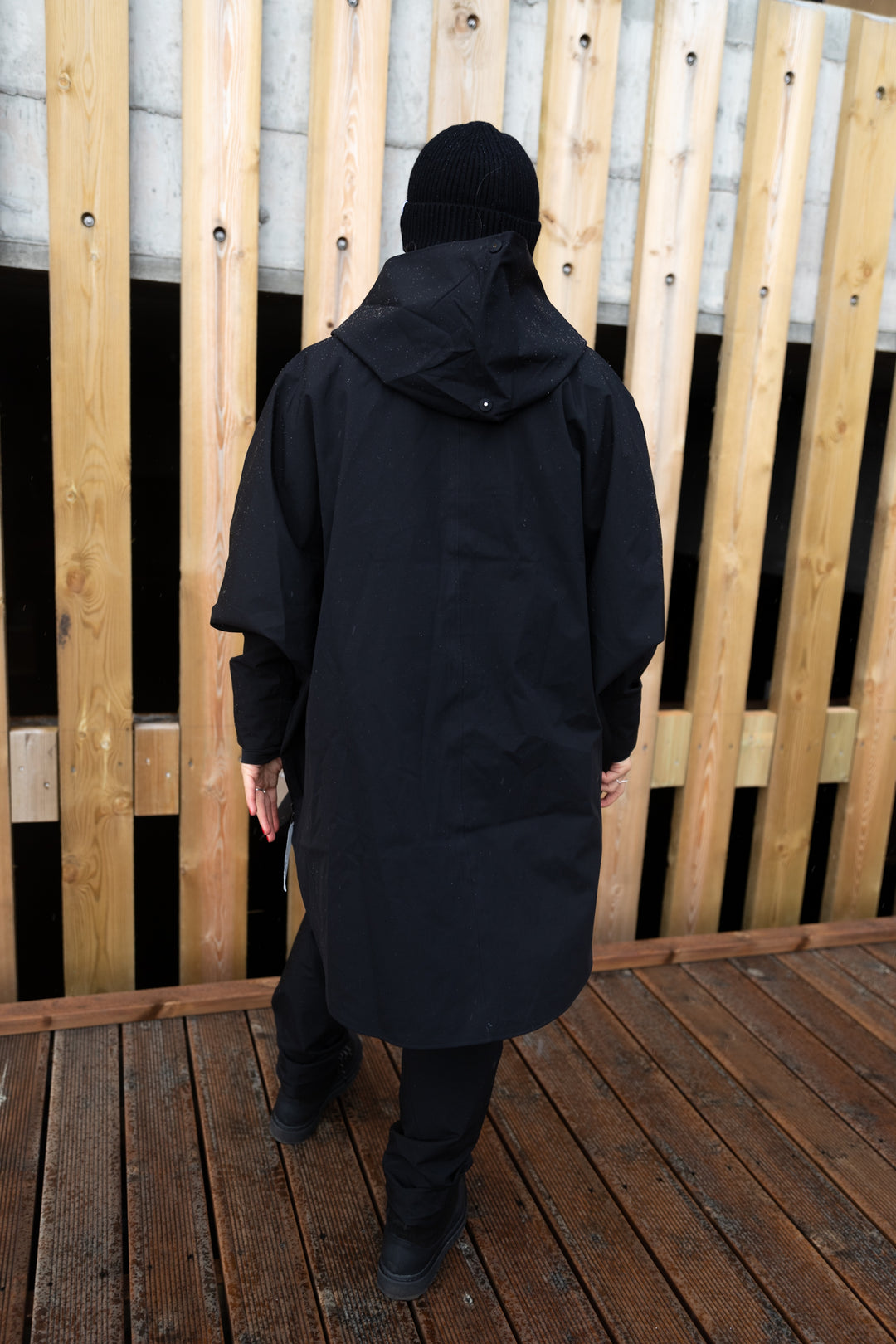 Bergen Poncho Black