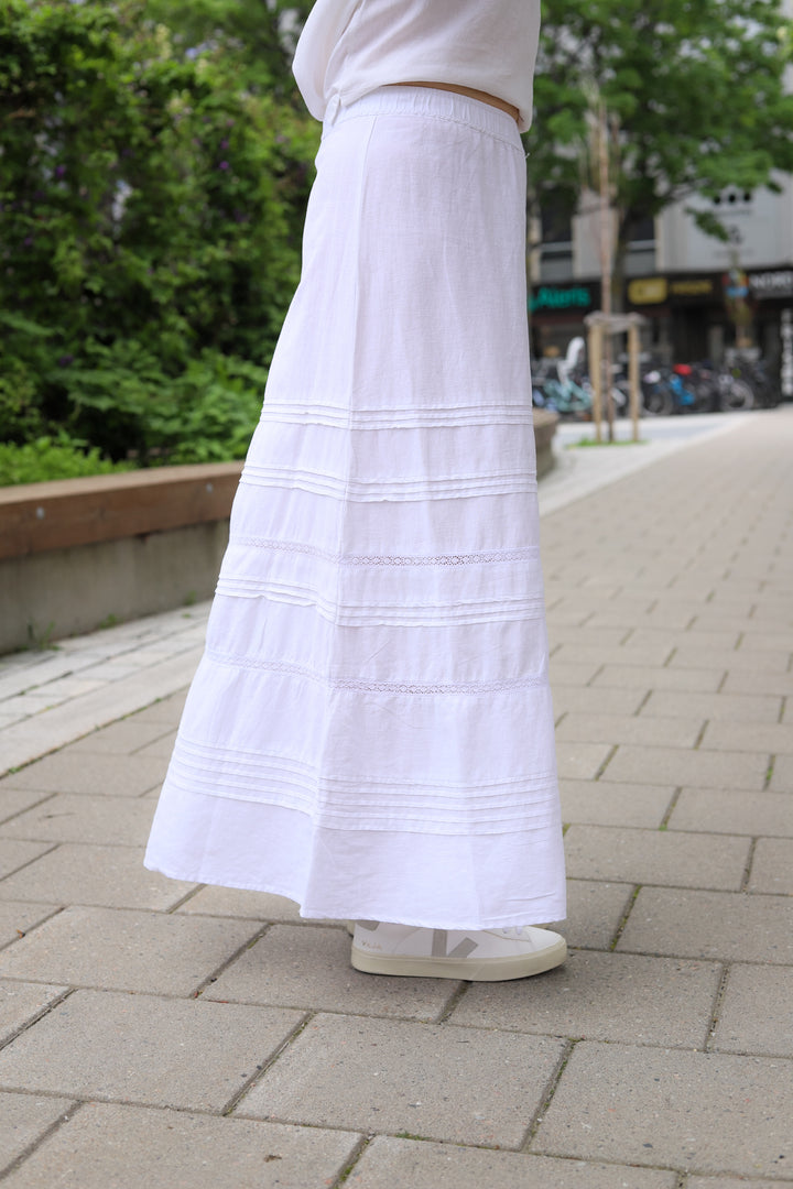 Naja 64 Skirt White