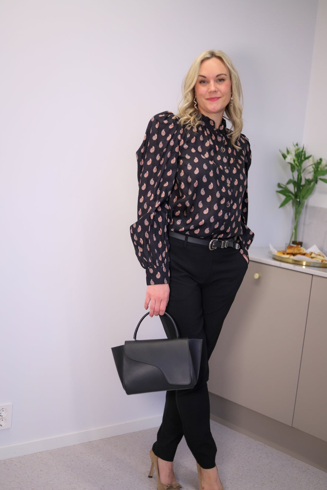 Kylie FV Regular 396 Black