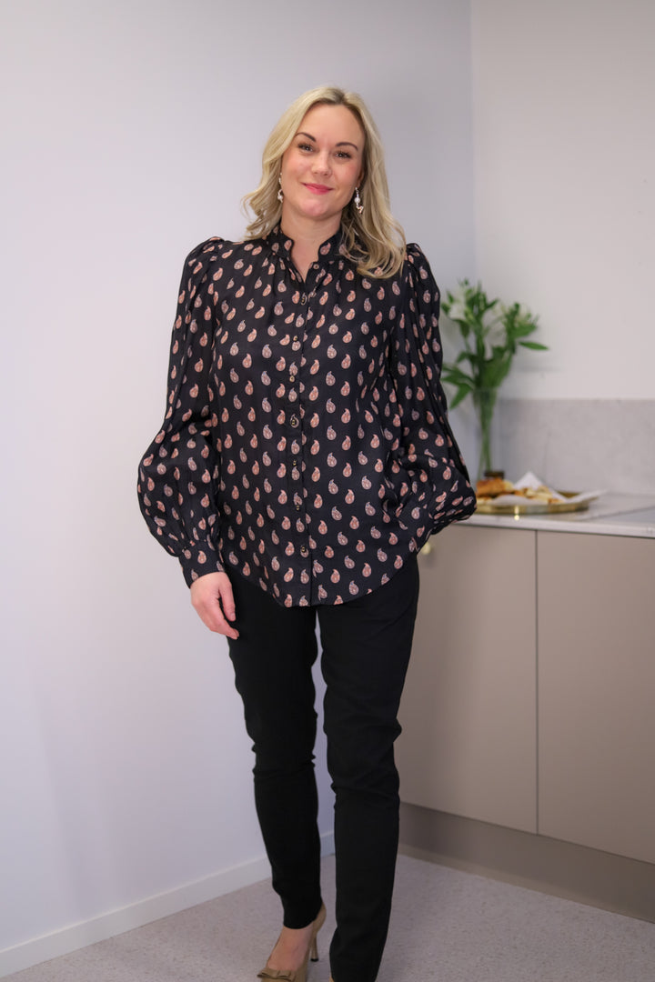 Kylie FV Regular 396 Black