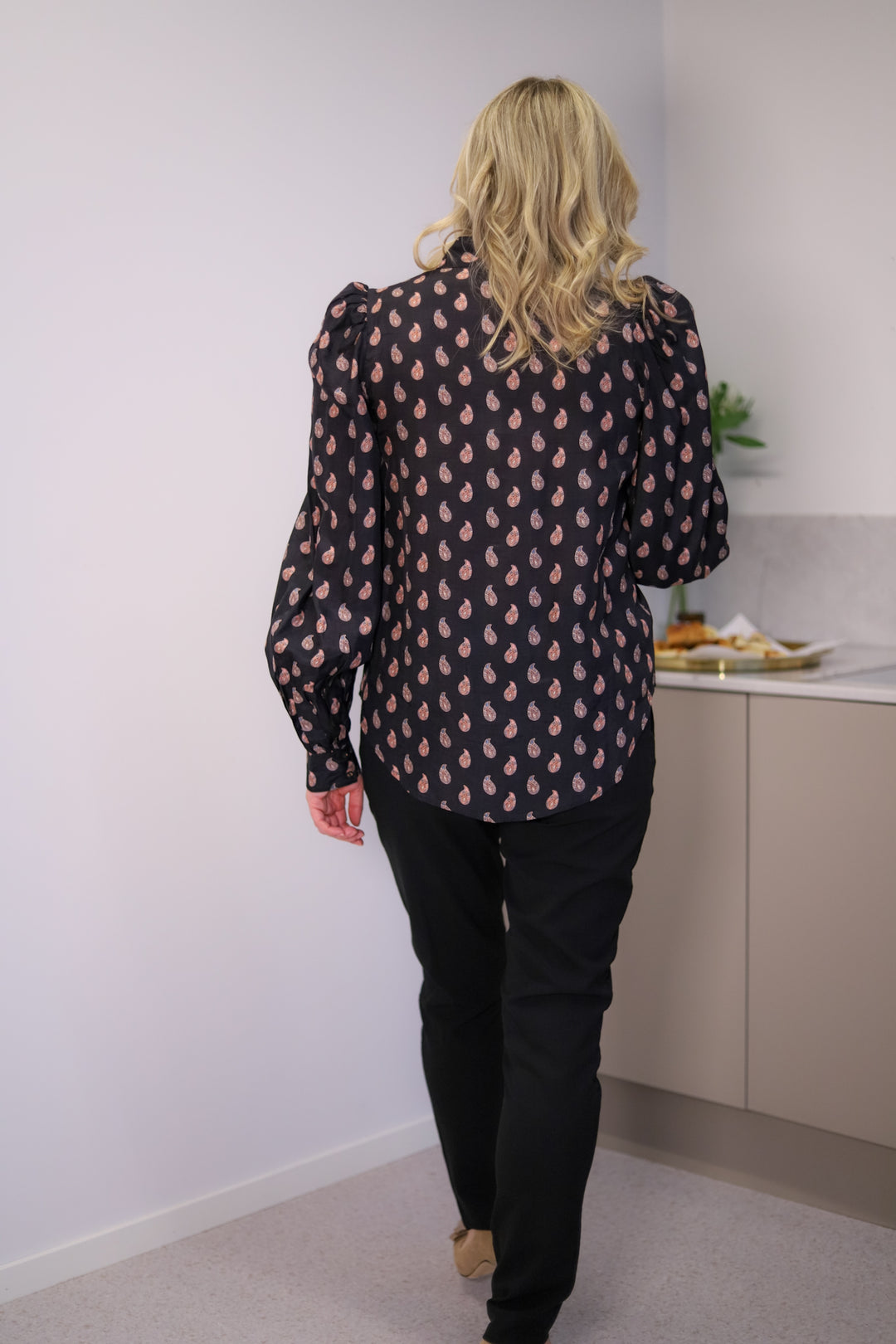 Kylie FV Regular 396 Black
