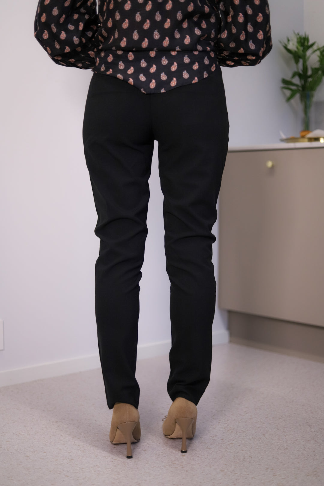 Kylie FV Regular 396 Black
