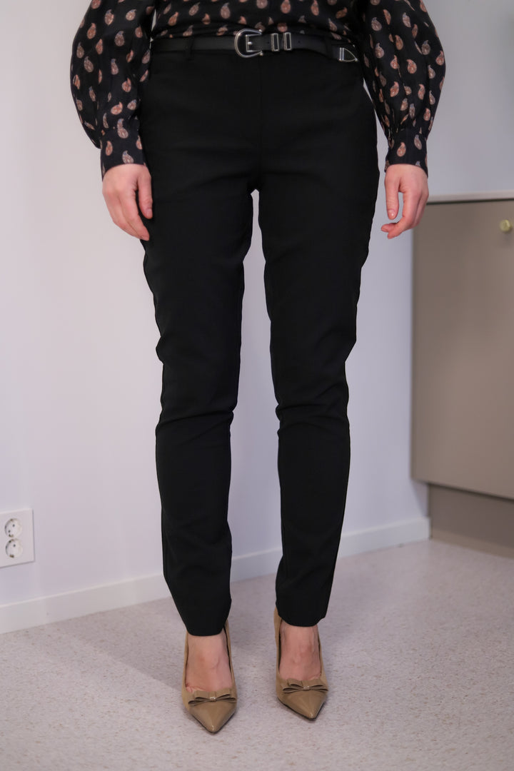 Kylie FV Regular 396 Black