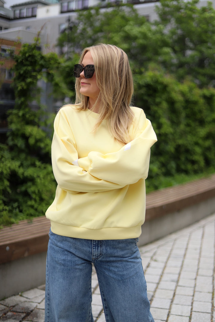 Maxi Split Logo Sweat Pale Yellow