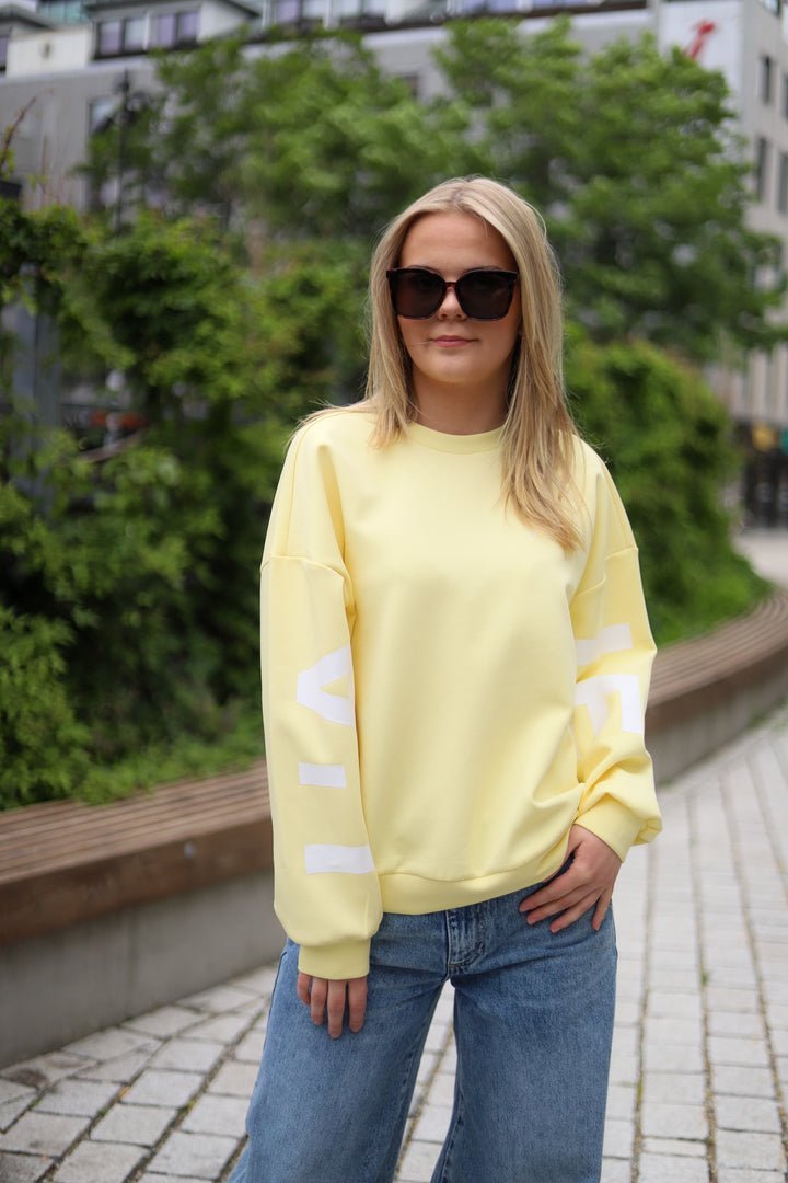 Maxi Split Logo Sweat Pale Yellow