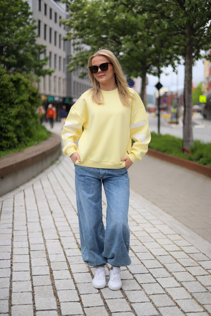 Maxi Split Logo Sweat Pale Yellow
