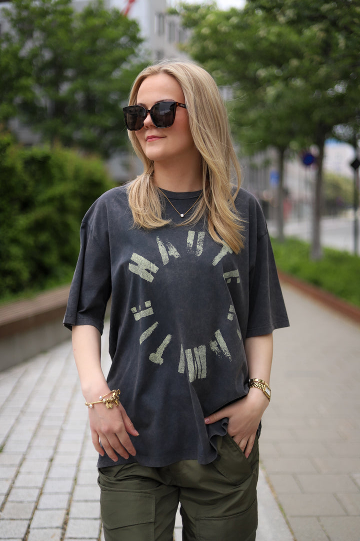 Logo Circle Tee Black Acid Wash
